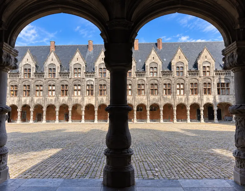 Cour intérieure du palais de justice de Liège